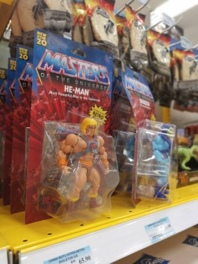 Perak, Malezya. 21 Nisan 2022: Aeon süpermarketi Sri Manjung 'da çocuk çeşitleri satın almak veya seçmek için oyuncak oynuyor.