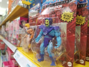 Perak, Malezya. 21 Nisan 2022: Aeon süpermarketi Sri Manjung 'da çocuk çeşitleri satın almak veya seçmek için oyuncak oynuyor.