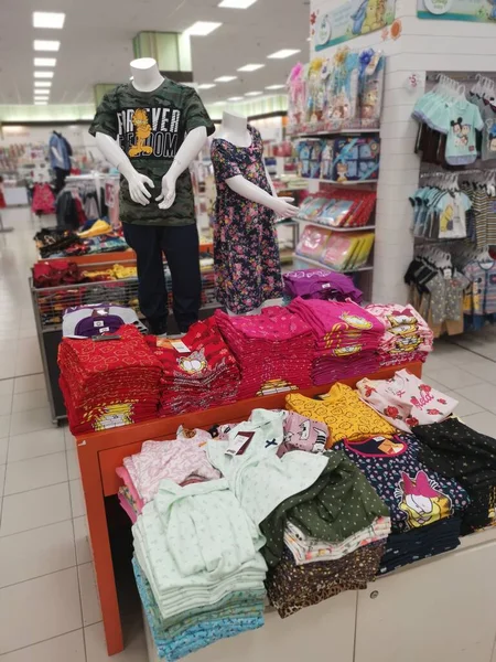 Perak Malajzia Április 2022 Különböző Gyermekruházat Vásárolni Vagy Választani Kijelző — Stock Fotó