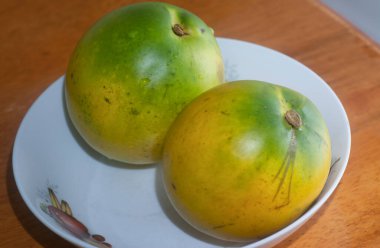 olgun sarı Pouteria caimito meyvesi.