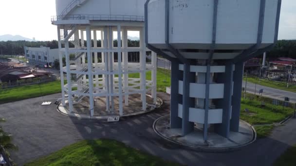 Aerial Scene Concrete Elevated Water Storage Tank — Stockvideo