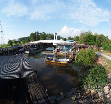 Köyün balıkçı limanı çevresindeki hava manzarası.