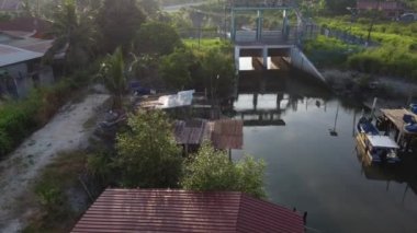 Balıkçı limanındaki sulama kapağı.