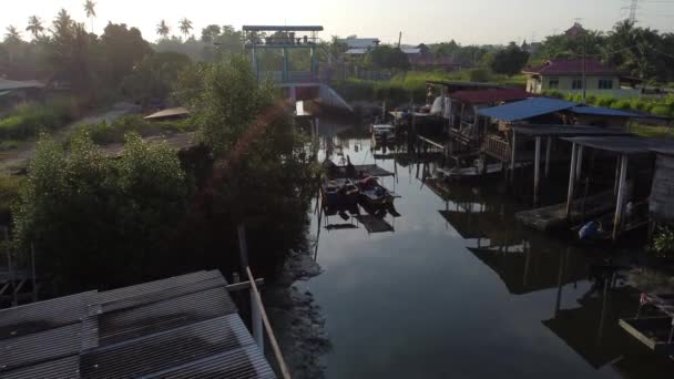 渔港的灌溉闸门 — 图库视频影像