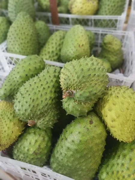 Pila Fruta Guanábana Cesta — Foto de Stock