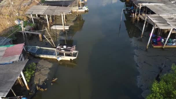 Εναέρια Σκηνή Γύρω Από Αλιευτικό Λιμάνι Του Χωριού — Αρχείο Βίντεο