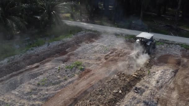 Perak Malaisie Mai 2022 Scène Aérienne Tracteur Labourant Les Terres — Video