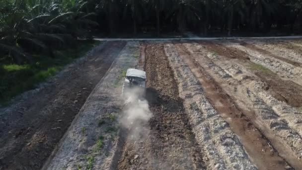 Perak Malaysia Mei 2022 Adegan Udara Traktor Yang Membajak Lahan — Stok Video