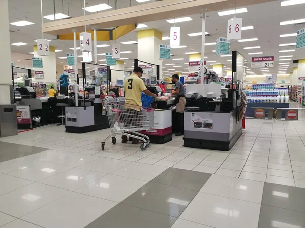 Perak Malaysia July 2022 Transaction Checkout Scene Cashier Counter Shopping — ストック写真