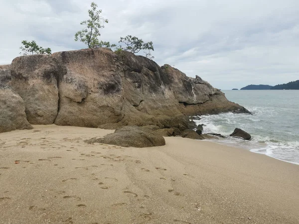 Siang Hari Adegan Batu Batu Sepanjang Pantai — Stok Foto