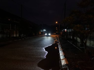 street scene at night after the rain