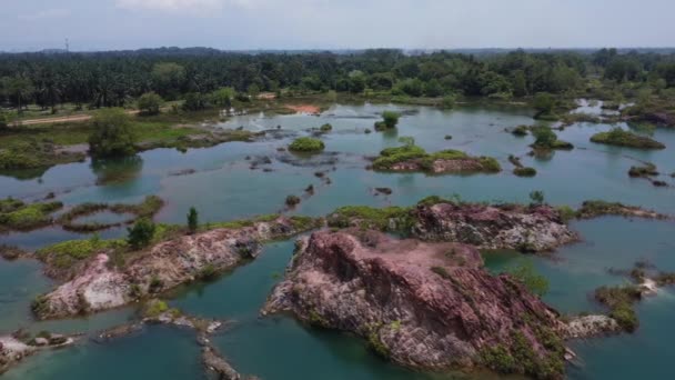 Aerial Scene Granite Hill Looking Abandoned Mine Ponds — Vídeo de stock