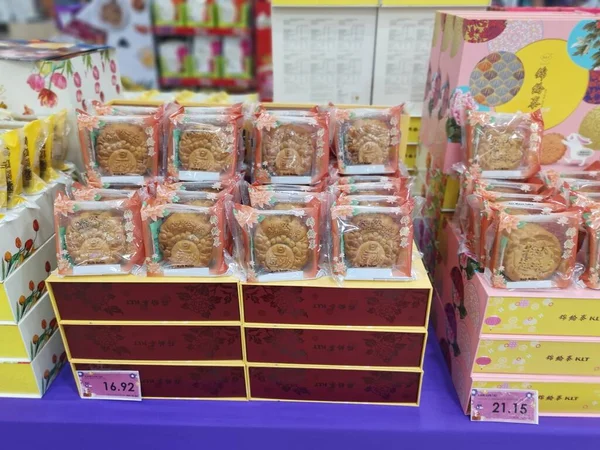 Perak Malaysia August 2022 Displaying Variety Brands Malaysian Mooncakes Food — 图库照片