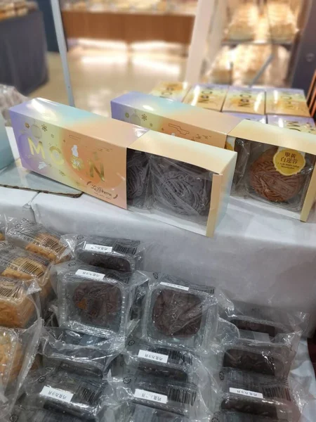 Perak Malaysia August 2022 Displaying Variety Brands Malaysian Mooncakes Food — Foto de Stock