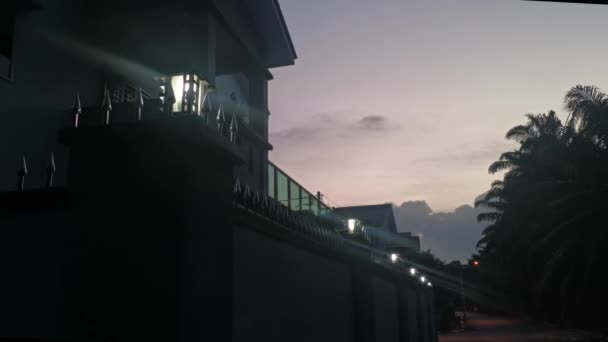 Scene Residential Light Lamp Illuminating Early Morning Dark Street — Vídeos de Stock