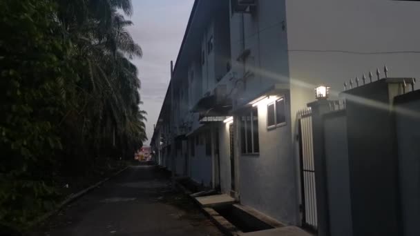 Scene Residential Light Lamp Illuminating Early Morning Dark Street — Stock video