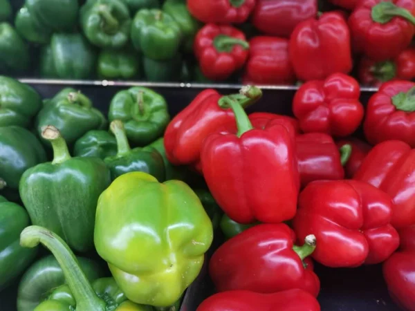Färska Färgglada Peppar Grönsaker Hyllan Till Salu — Stockfoto