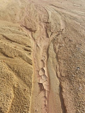 Ormanların tahrip edilmesinden dolayı çorak arazi.