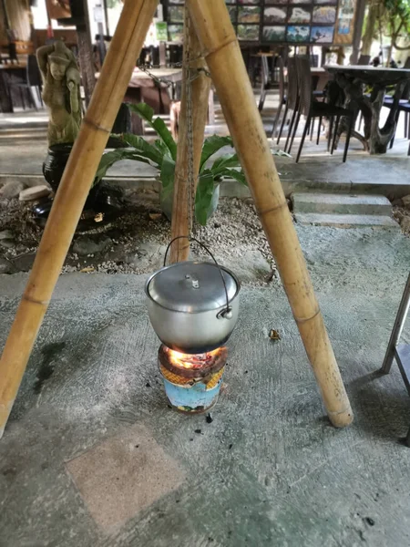 Panela Cozinha Alumínio Com Alça Pendurada Pólo Bambu Cozinhar Fogão — Fotografia de Stock