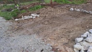 Çiftlikteki beton silindirli drenaj