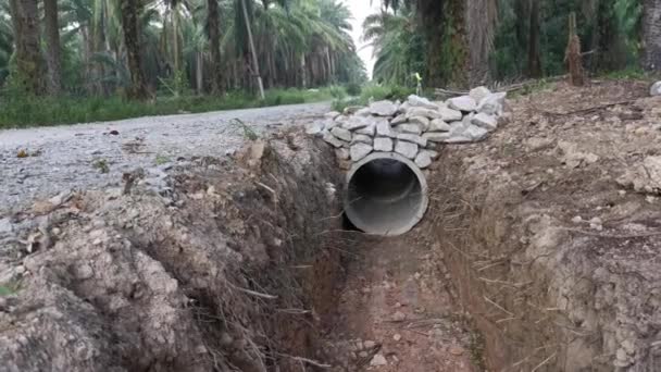 Dreno Cilíndrico Concreto Fazenda Rural — Vídeo de Stock