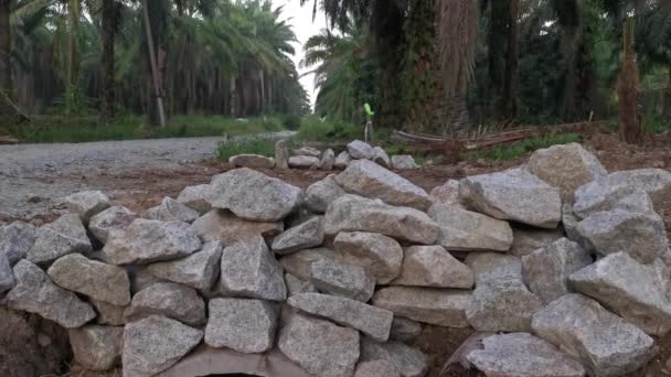 Betonnen Cilindrische Afvoer Het Platteland Boerderij — Stockvideo