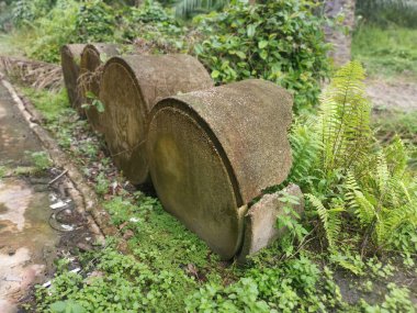Çiftlikte istenmeyen silindirik beton kuyusu