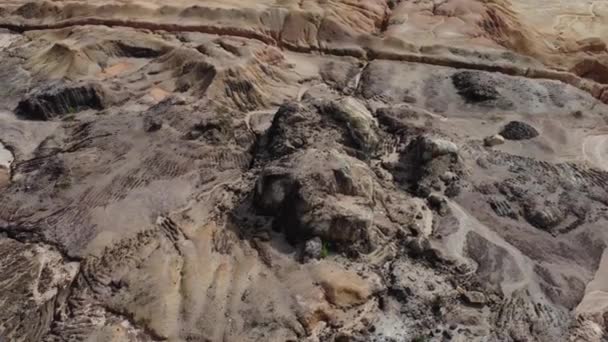 土壌浸食による空中採石場表面の風景映像シーン — ストック動画