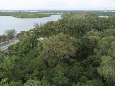 Kıyı kasabasının hava manzarası.