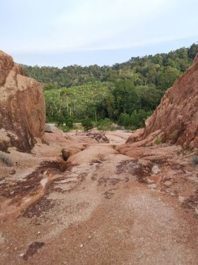 Taş ocağının çevresindeki çevre sahnesi.