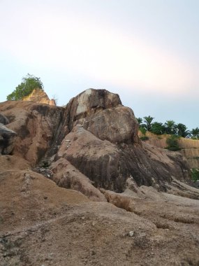 Taş ocağının çevresindeki çevre sahnesi.