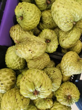 Bir sürü taze Thai Annona Hydrid meyvesi..