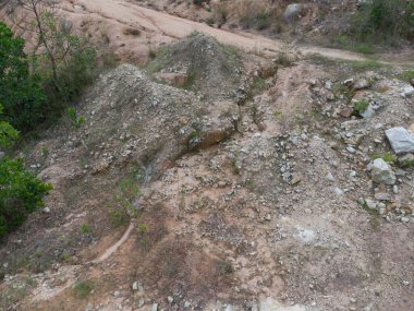 Taş ocağının çevresindeki çevre sahnesi.