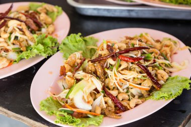 çıtır balık maw baharatlı salatası