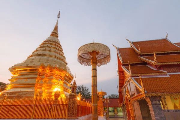 Luz mañana pagoda wat phrathat doi suthep en chiang mai thail —  Fotos de Stock