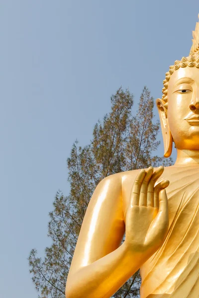 Haft body of buddha with blue sky at temple — Stock Photo, Image