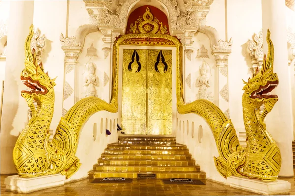 Arte estilo ouro tailandês wat chedi luang templo — Fotografia de Stock