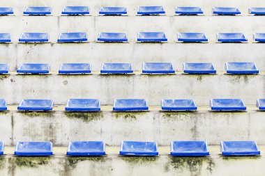 mavi sandalye ile eski tribün arena