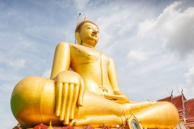 büyük altın buddha wat sopharam, sukhothai, thailand 