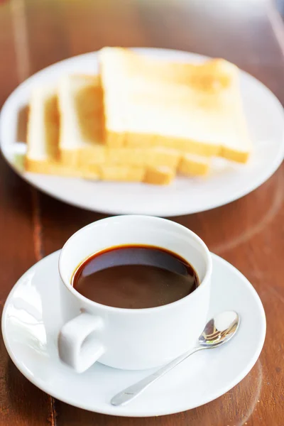 Hot black coffee with bread for breaakfast — Stock Photo, Image