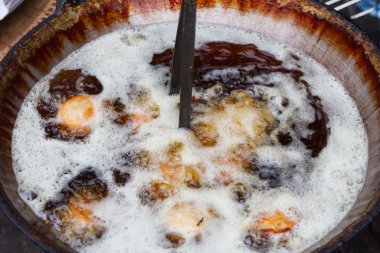 tavada kızarmış domuz