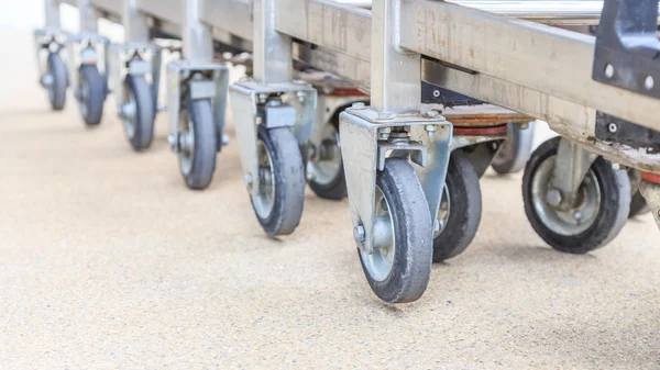 tekerlekli alışveriş sepeti