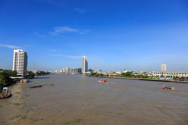 曼谷市与班乔佩雅河 — 图库照片