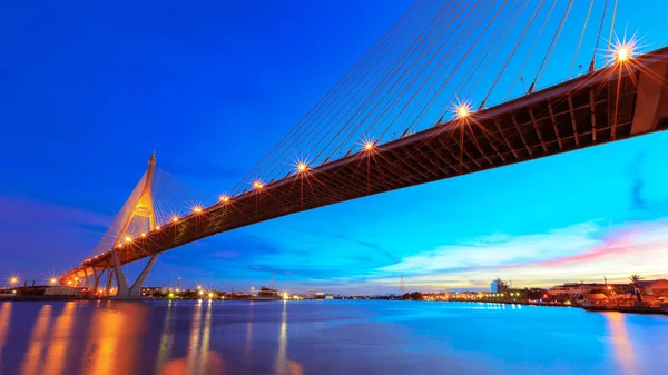 alacakaranlık bhumibol köprü bangkok chao phraya Nehri ile Tay
