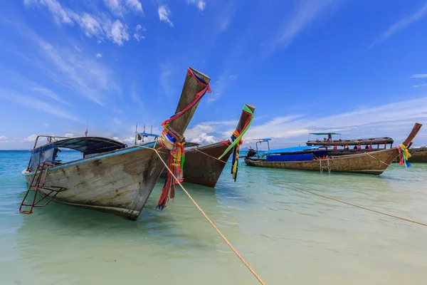 Barca di persone locali per viaggiare isola di Thailandia — Foto Stock