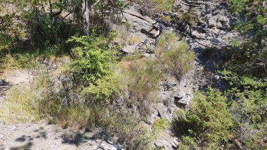 MTB, Provence 'daki Black Hills' te yol alıyor.