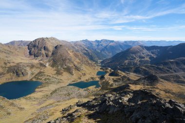 Tristaina yüksek dağ gölleri Pyrenees içinde. Andorra.