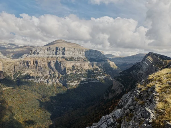 Útesy Štíty Obklopující Kaňon Pyrenejích Severním Španělsku Národní Park Ekologie — Stock fotografie