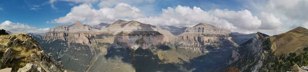 Panorama Udsigt Tre Kongelige Bjerge Ordesa Nationalpark Pyrenæerne Det Nordlige - Stock-foto