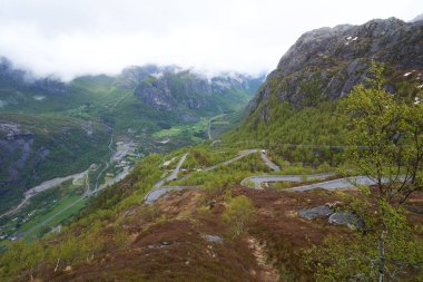 Norveç 'te Lysebotn' a giden yolun havadan görüntüsü